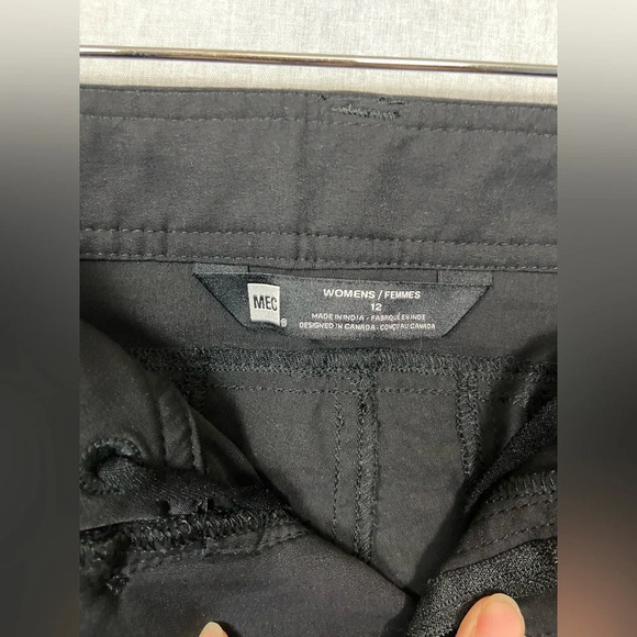 MEC  shorts with 2 zipper back pockets Sz 12 - Picture 5 of 9